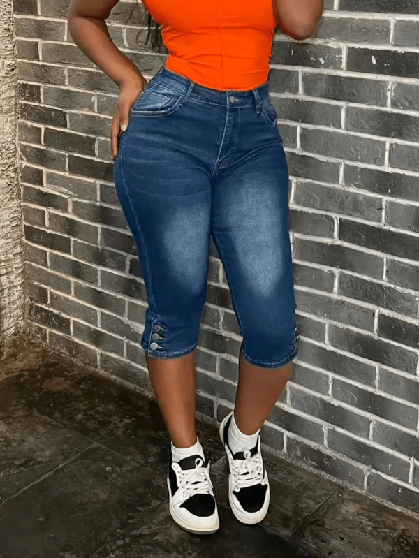 Womens Capri Jeans Casual Fashionable Denim Pants With Side Button For Spring And Summer Stylish Capri Trousers Comfortable And Everyday Wear