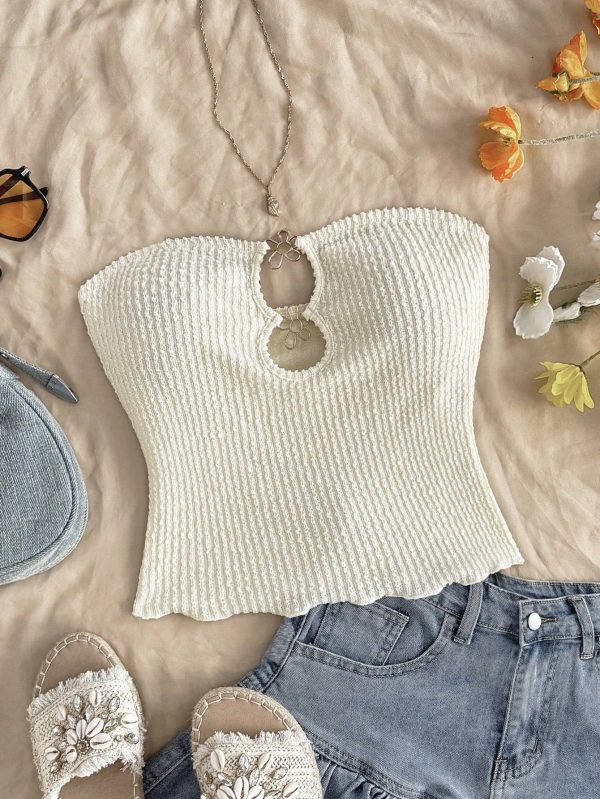 Women Vacation Cropped Cami Top With Textured Fabric, Front Cut-Out And Metal Flower Button Decor, Fitted And Shortened, Sexy & Fashionable For Party, Date, Leisure Beach Holiday
