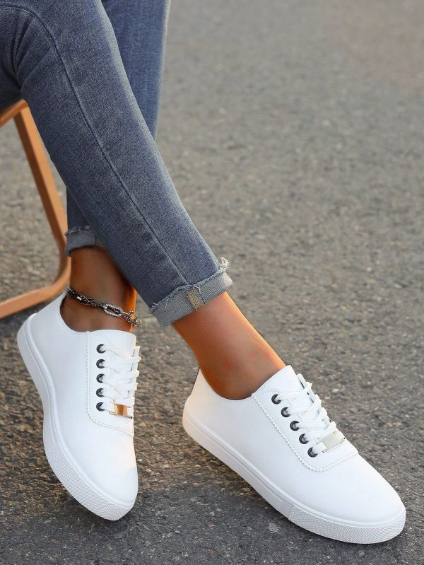 Women's White British Floral Lace-Up Sneakers, Round Toe Low-Top Flat Skate Shoes, Fashionable Breathable Non-Slip Small White Casual Shoes For Students
