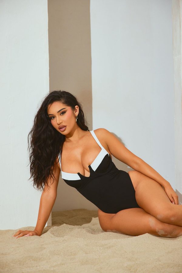 Women's Pools In Paris Underwire 1 Piece Swimsuit in Black/White Size 1X