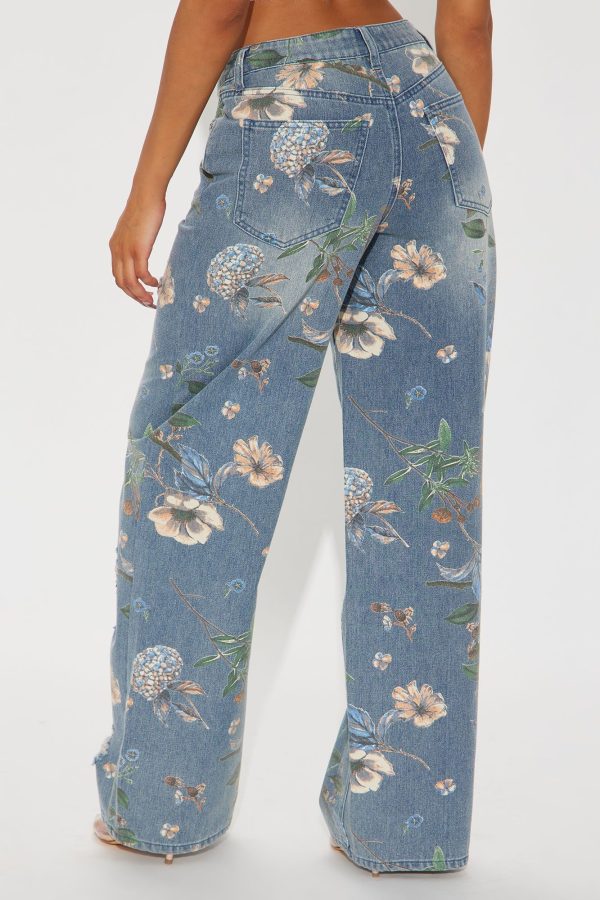 Women's Blooming Love Floral Ripped Wide Leg Jeans in Medium Wash Size 3