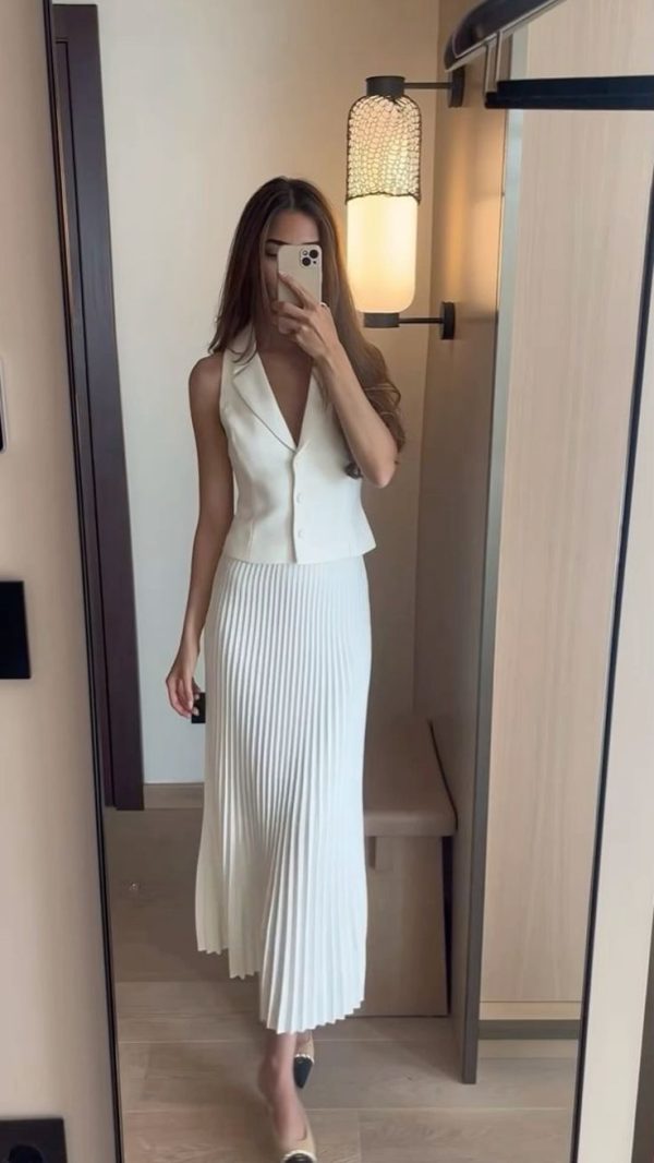 Elegant Outfit Piece - Pleated Midi Skirt